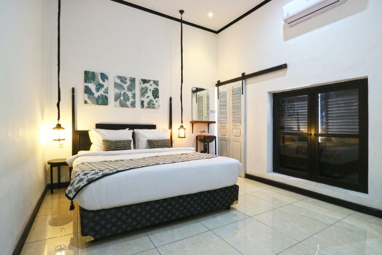 Askhara Guesthouse Surabaya Bagian luar foto