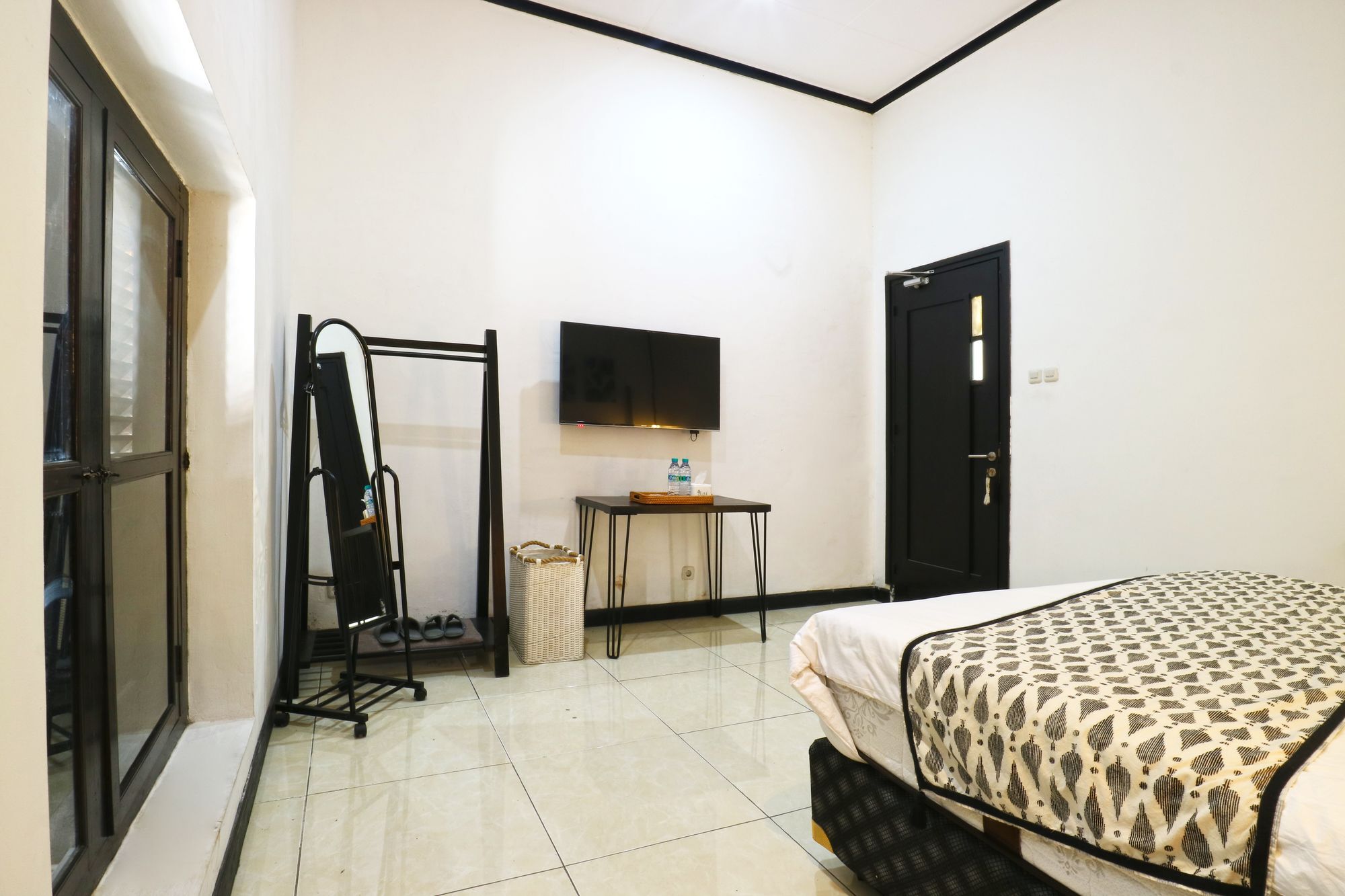 Askhara Guesthouse Surabaya Bagian luar foto